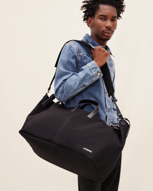 23E225BA023-3029-990_11-scaled-1.jpg Jacquemus Le sac à linge Weekender bag.