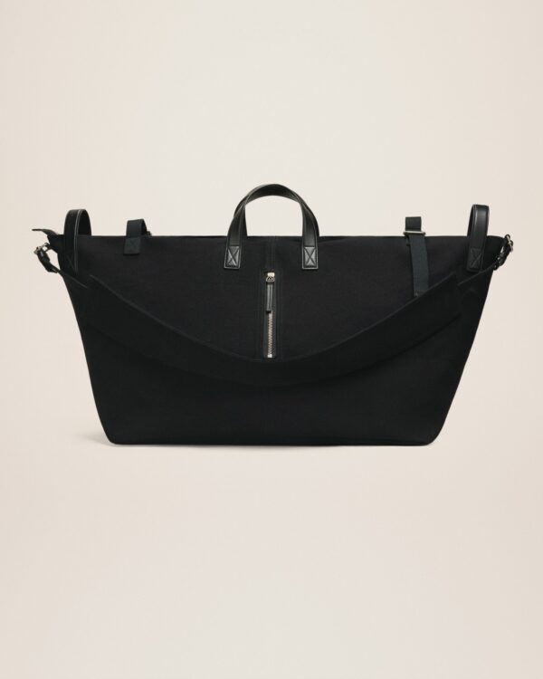 23E225BA023-3029-990_13.jpg Jacquemus Le sac à linge Weekender bag.