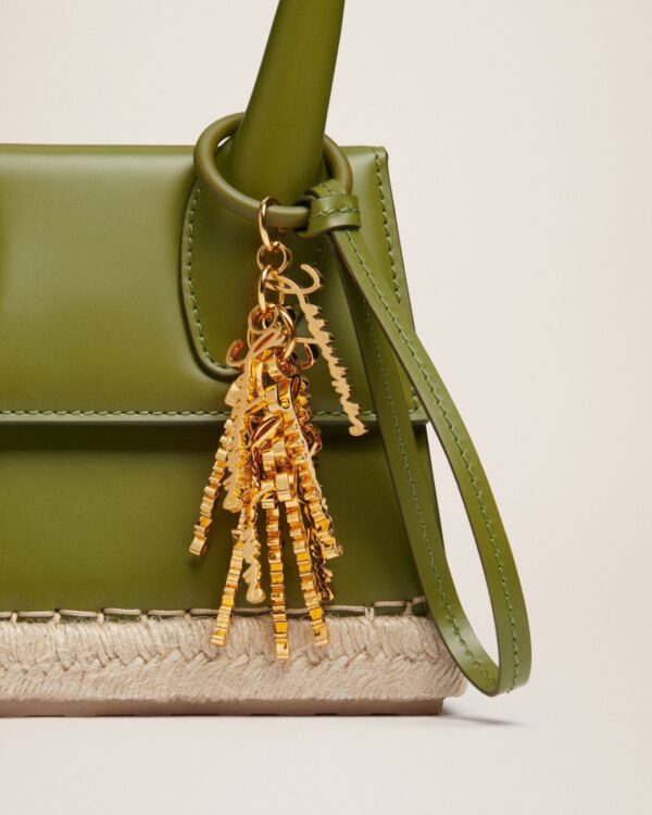 23E231BA046-3100-560_13.jpg Jacquemus Le Chiquito moyen Cordao Espadrille signature handbag.
