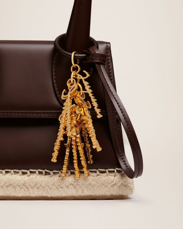 23E231BA046-3100-850_13.jpg Jacquemus Le Chiquito moyen Cordao Espadrille signature handbag.