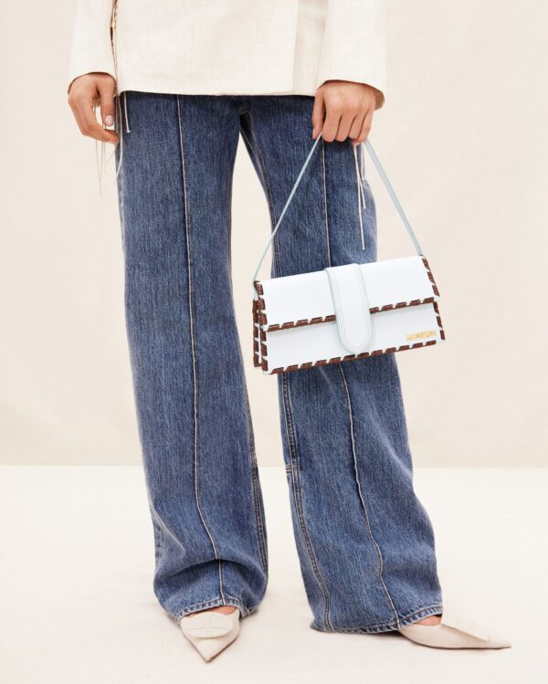 23E231BA049-3108-320_10-scaled-1.jpg Jacquemus Le Bambino long lacet Long laced flap bag.