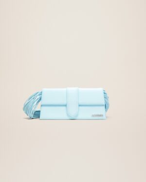 23E231BA051-3108-320_1_main.jpg Jacquemus Le Bambino long Ficiu Strand strap flap bag