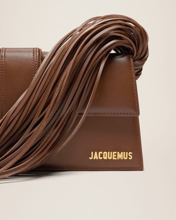 23E231BA051-3108-850_15.jpg Jacquemus Le Bambino long Ficiu Strand strap flap bag.