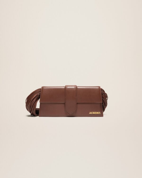 23E231BA051-3108-850_1_main.jpg Jacquemus Le Bambino long Ficiu Strand strap flap bag.