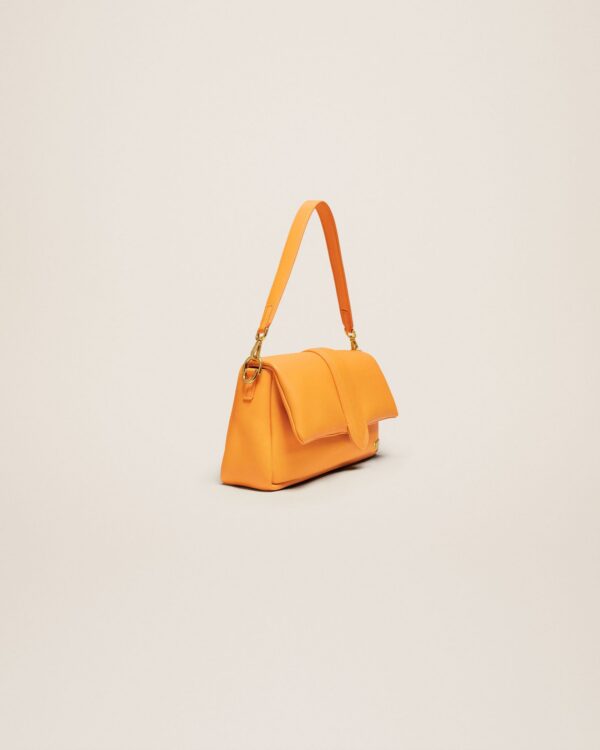 23E231BA052-3073-290_11.jpg Jacquemus Le Bambimou Puffed flap bag.