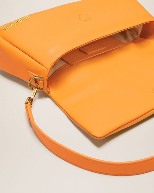 23E231BA052-3073-290_14.jpg Jacquemus Le Bambimou Puffed flap bag.