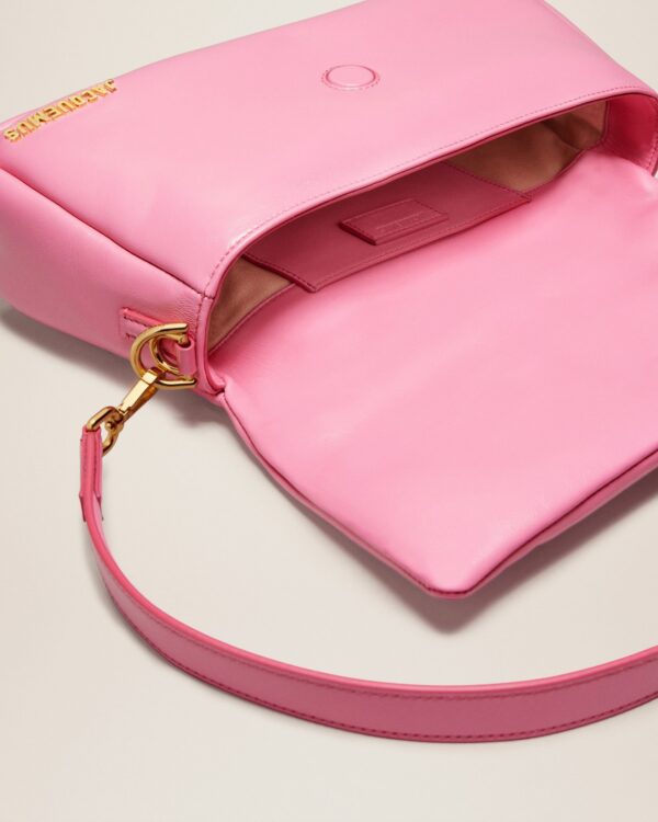 23E231BA052-3073-410_14.jpg Jacquemus Le Bambimou Puffed flap bag.