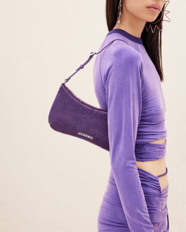 23E231BA056-3112-650_10_d798dec3-1883-45d1-933a-a0132a2bface-scaled-1.jpg Jacquemus Le Bisou Pony-hair shoulder bag.