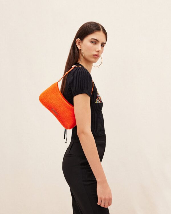 23E231BA056-3112-750_10-scaled-1.jpg Jacquemus Le Bisou Pony-hair shoulder bag.