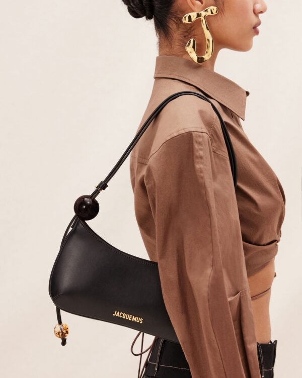 23E231BA057-3000-990_10-scaled-1.jpg Jacquemus Le Bisou Perle Beaded shoulder bag.