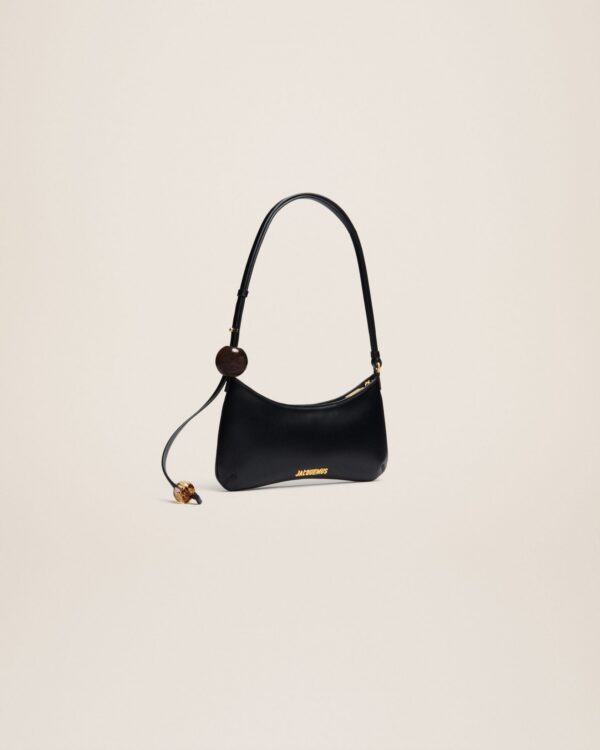 23E231BA057-3000-990_11.jpg Jacquemus Le Bisou Perle Beaded shoulder bag.