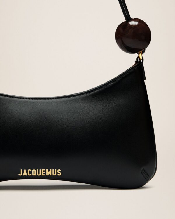23E231BA057-3000-990_13.jpg Jacquemus Le Bisou Perle Beaded shoulder bag.