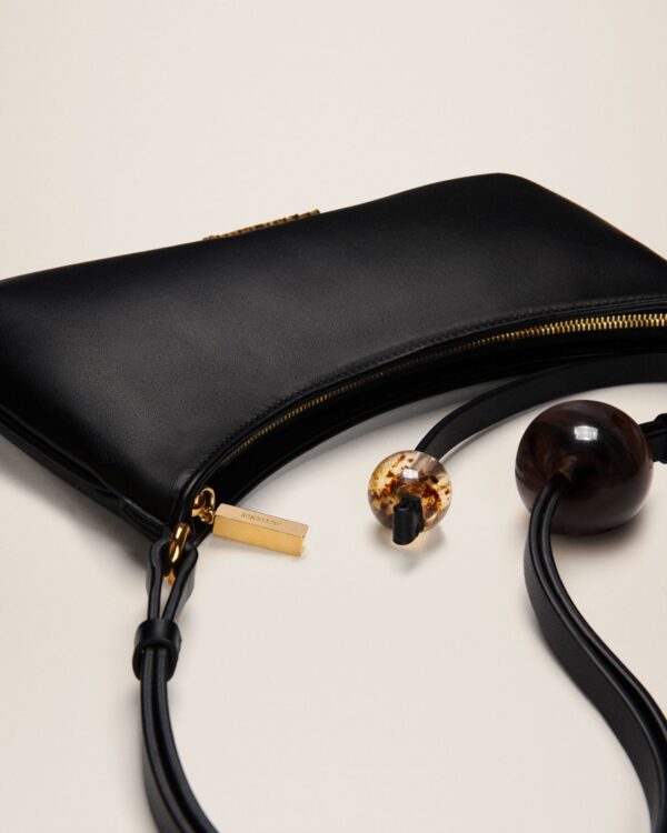 23E231BA057-3000-990_14.jpg Jacquemus Le Bisou Perle Beaded shoulder bag.