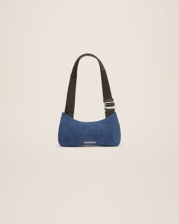 23E231BA060-1389-330_10.jpg Jacquemus Le Bisou Gros Grain Buckled shoulder bag.