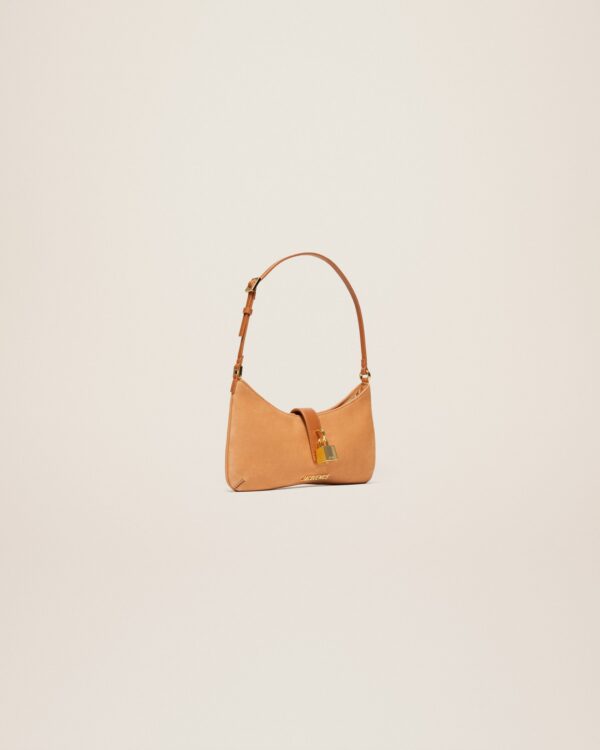 23E231BA061-3066-290_11.jpg Jacquemus Le Bisou Cadenas Padlock shoulder bag.