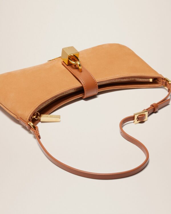 23E231BA061-3066-290_14.jpg Jacquemus Le Bisou Cadenas Padlock shoulder bag.
