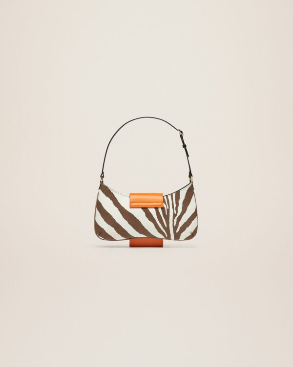 23E231BA062-3066-8AJ_12.jpg Jacquemus Le Bisou imprimé zebre Zebra flapped shoulder bag.