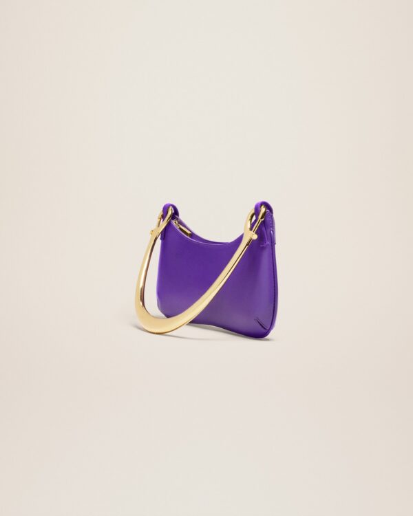 23E231BA063-3108-650_11_229d7089-98bc-40bb-a1af-fef812f0d6ab.jpg Jacquemus Le Bisou mousqueton Carabiner strap shoulder bag.