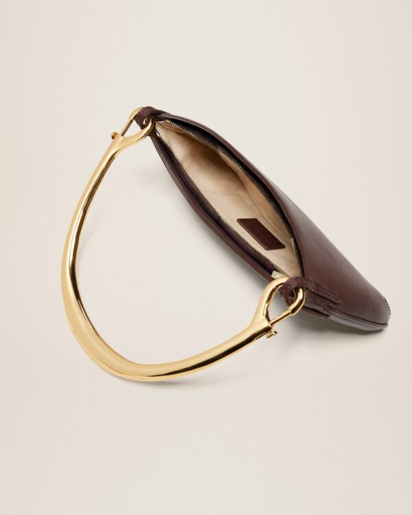 23E231BA063-3108-880_14.jpg Jacquemus Le Bisou mousqueton Carabiner strap shoulder bag.
