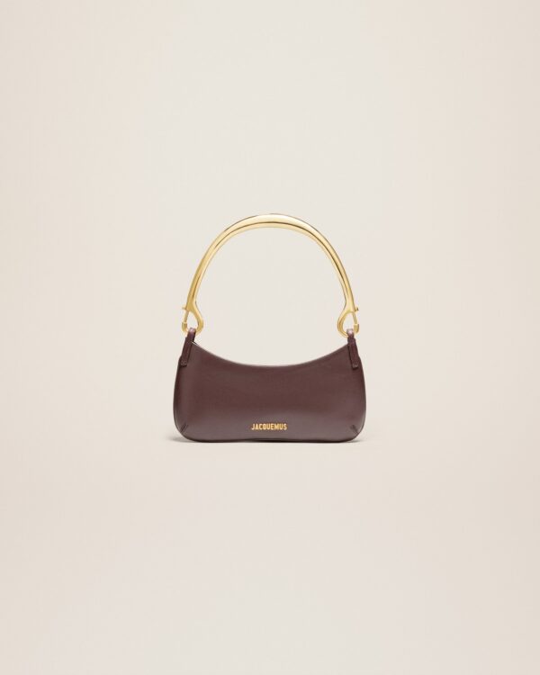 23E231BA063-3108-880_1_main.jpg Jacquemus Le Bisou mousqueton Carabiner strap shoulder bag.