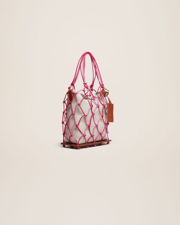 23E231BA110-3000-450_11.jpg Jacquemus Le petit filet Pralu Fishnet bag