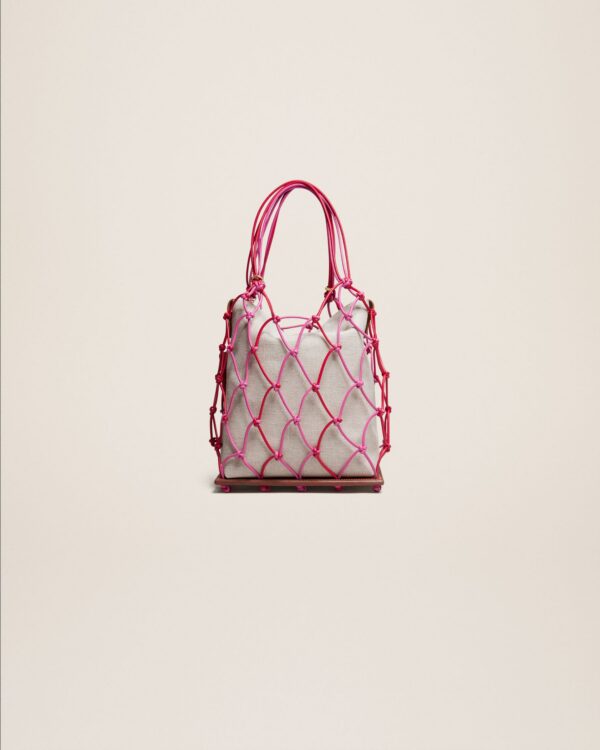 23E231BA110-3000-450_12.jpg Jacquemus Le petit filet Pralu Fishnet bag