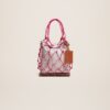23E231BA110-3000-450_1_main.jpg Jacquemus Le petit filet Pralu Fishnet bag