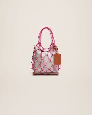 23E231BA110-3000-450_1_main.jpg Jacquemus Le petit filet Pralu Fishnet bag