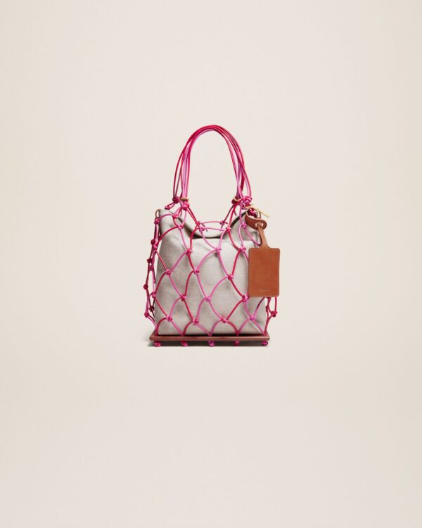 23E231BA110-3000-450_1_main.jpg Jacquemus Le petit filet Pralu Fishnet bag