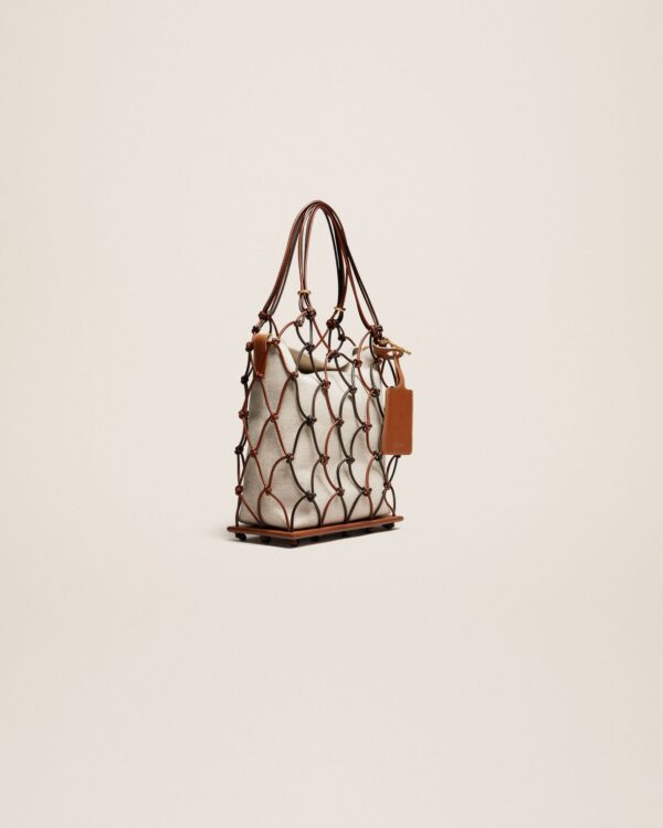23E231BA110-3000-850_11.jpg Jacquemus Le petit filet Pralu Fishnet bag
