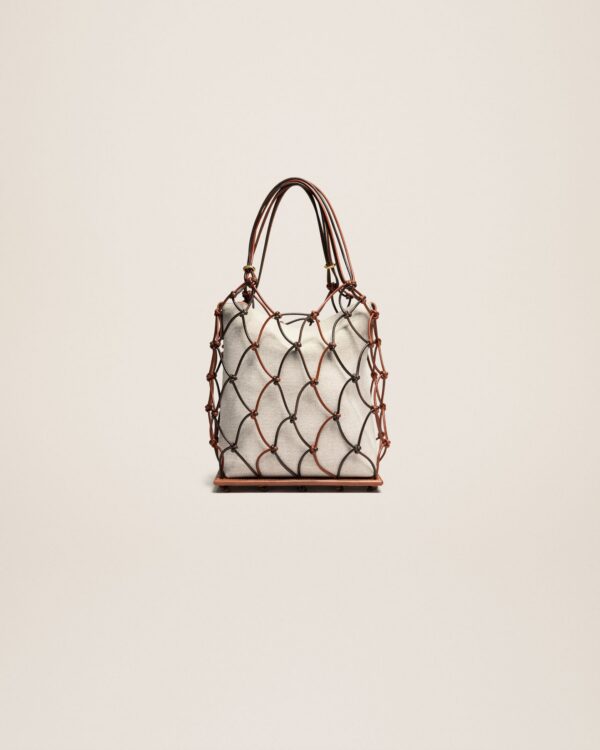 23E231BA110-3000-850_12.jpg Jacquemus Le petit filet Pralu Fishnet bag