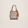 23E231BA110-3000-850_1_main.jpg Jacquemus Le petit filet Pralu Fishnet bag