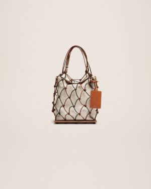 23E231BA110-3000-850_1_main.jpg Jacquemus Le petit filet Pralu Fishnet bag