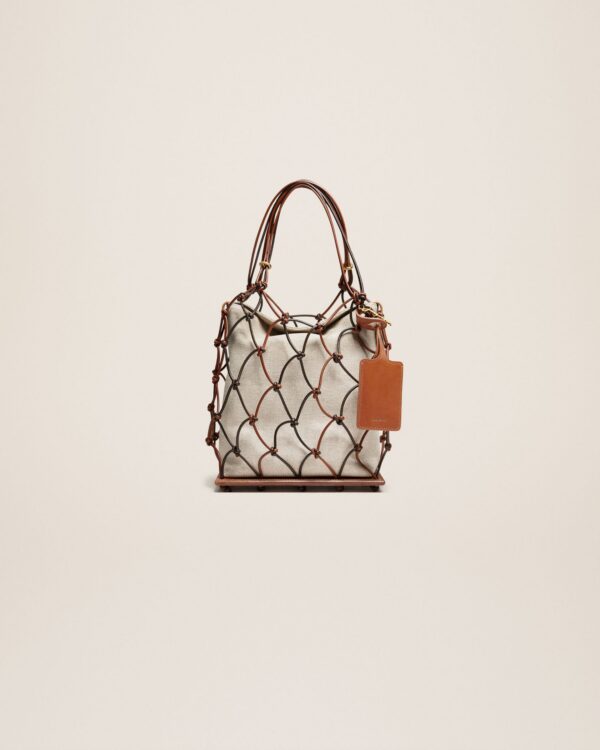 23E231BA110-3000-850_1_main.jpg Jacquemus Le petit filet Pralu Fishnet bag