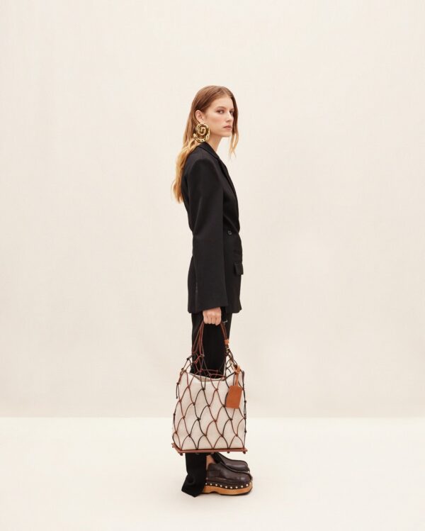 23E231BA111-3000-850_10-scaled-1.jpg Jacquemus Le filet Pralu Fishnet bag