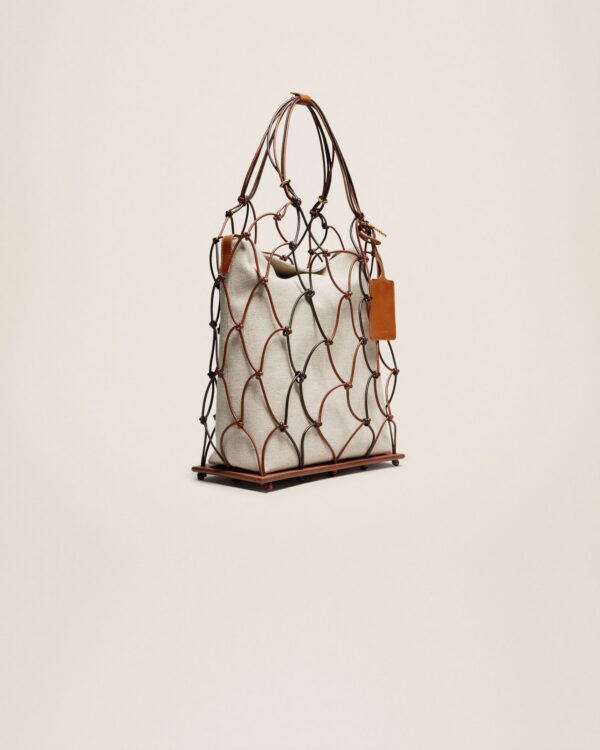 23E231BA111-3000-850_11.jpg Jacquemus Le filet Pralu Fishnet bag