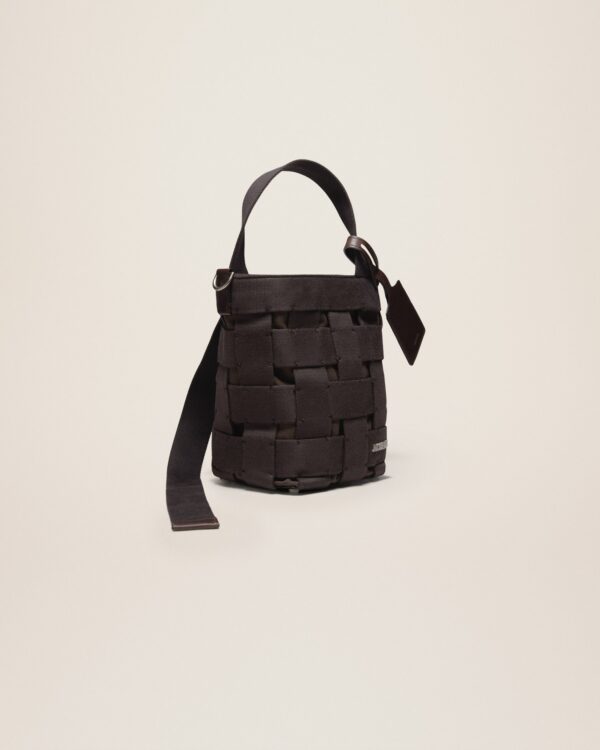 23E235BA086-3123-880_11.jpg Jacquemus Le seau Gros Grain Utility bucket bag.