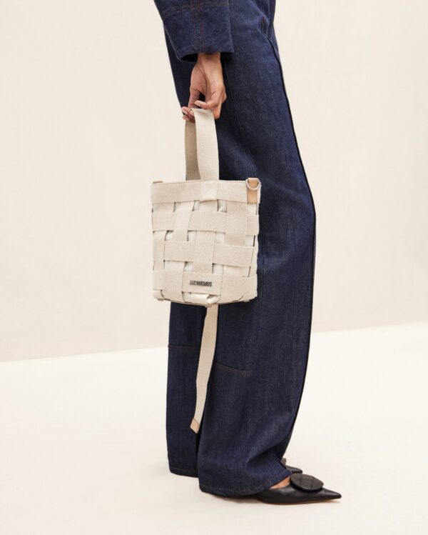 23E235BA086-3124-140_10-scaled-1.jpg Jacquemus Le seau Gros Grain Utility bucket bag.