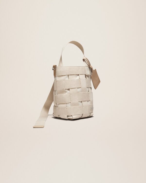 23E235BA086-3124-140_11.jpg Jacquemus Le seau Gros Grain Utility bucket bag.