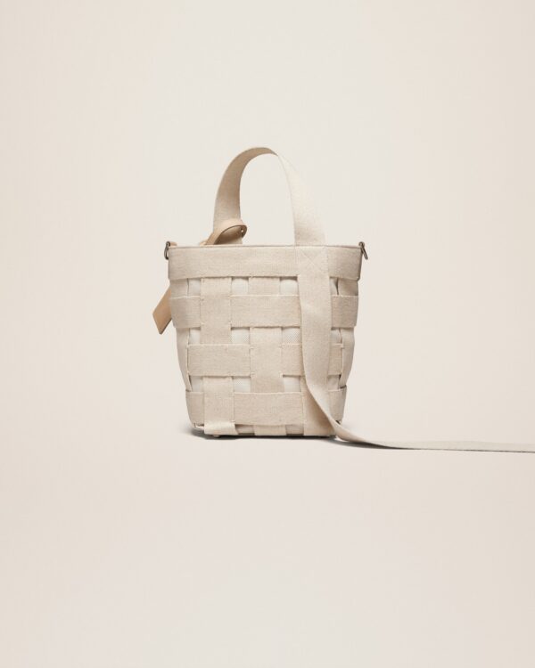 23E235BA086-3124-140_12.jpg Jacquemus Le seau Gros Grain Utility bucket bag.