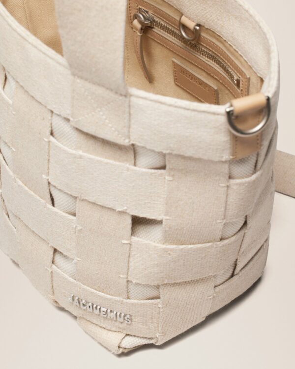 23E235BA086-3124-140_14.jpg Jacquemus Le seau Gros Grain Utility bucket bag.
