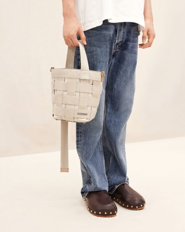 23E235BA086-3124-140_2-scaled-1.jpg Jacquemus Le seau Gros Grain Utility bucket bag.