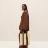 23E235BA090-3000-880_10-scaled-1.jpg Jacquemus Le tote panier Raffia tote bag.