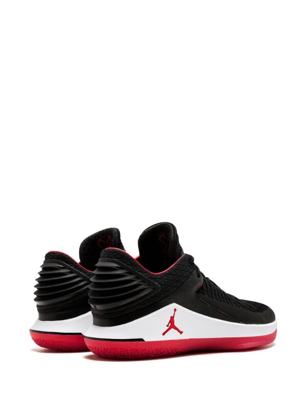 14684915_23095655_1000.jpg Jordan Air Jordan 32 low-top sneakers