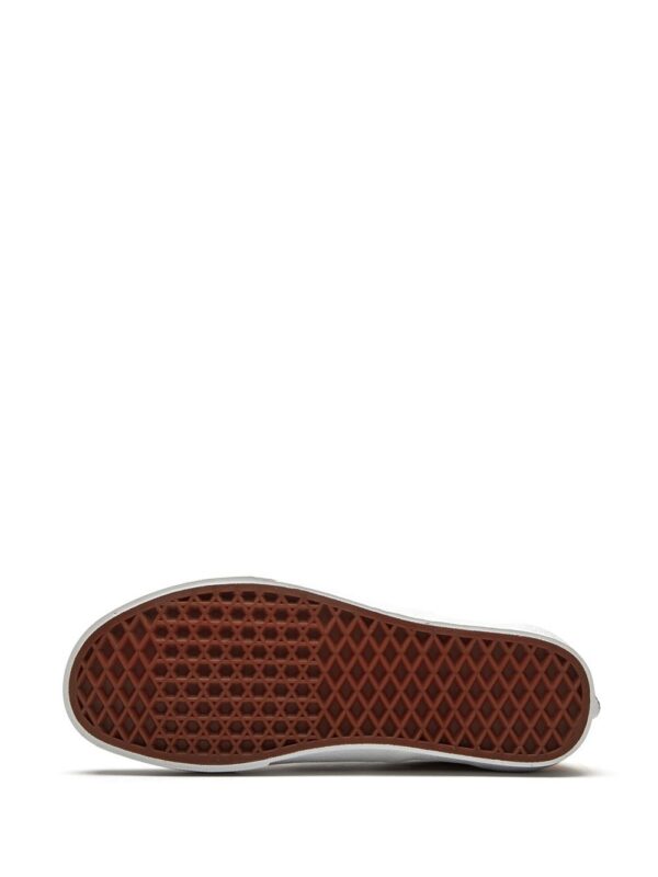 15823048_29033153_1000.jpg Vans Classic Slip-On sneakers