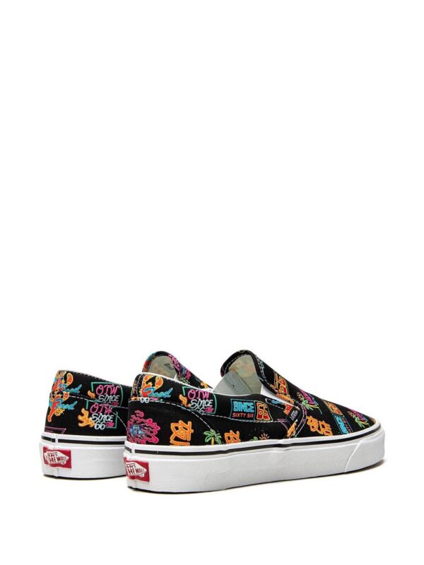 18443300_40064050_1000.jpg Vans UA Classic Slip-On sneakers