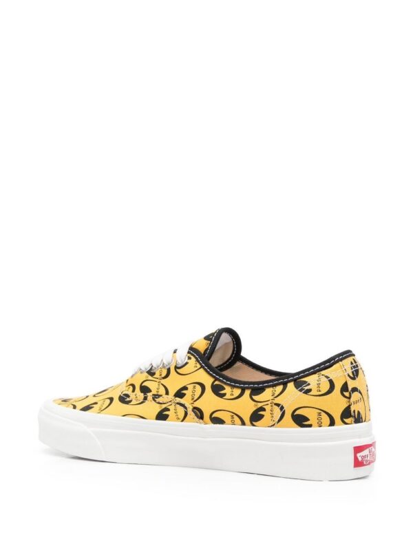 18673393_40339575_1000.jpg Vans logo-print low-top sneakers