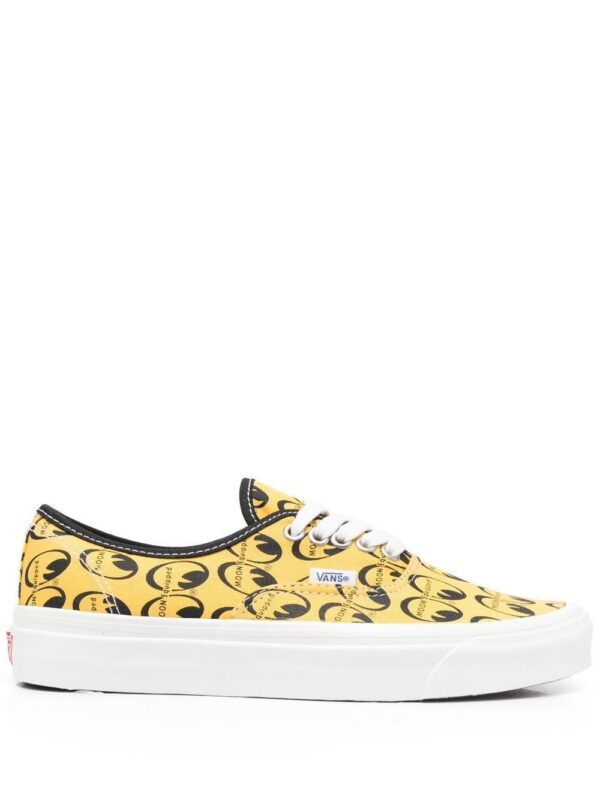 18673393_40339576_1000.jpg Vans logo-print low-top sneakers