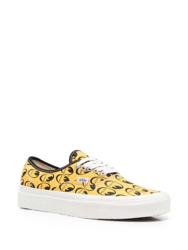 18673393_40339577_1000.jpg Vans logo-print low-top sneakers