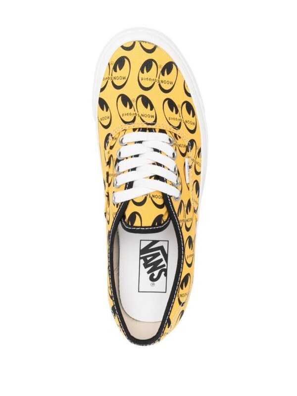 18673393_40342585_1000.jpg Vans logo-print low-top sneakers